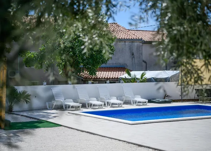 Summer House Nina *