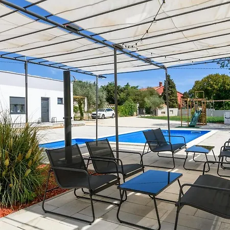 Summer House Nina Apartman Pavicini