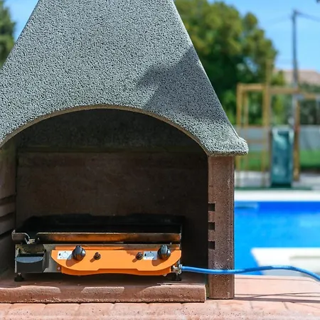 Summer House Nina Pavicini