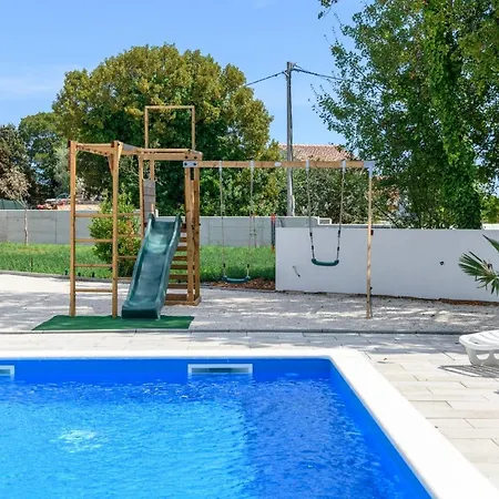 Summer House Nina Pavicini