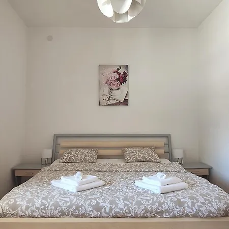 Apartment Summer House Nina