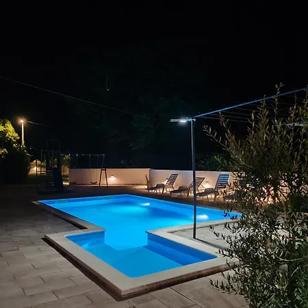 Summer House Nina Apartment Pavicini