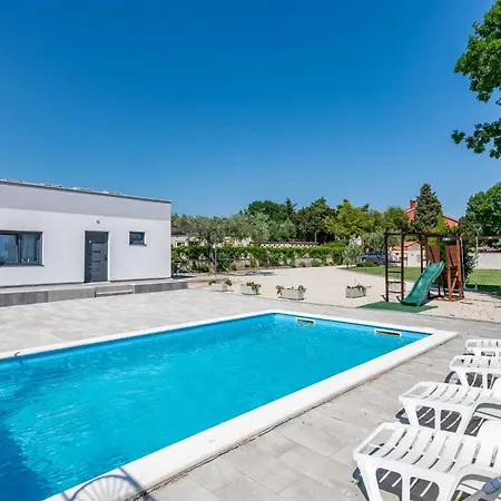 Apartman Summer House Nina *