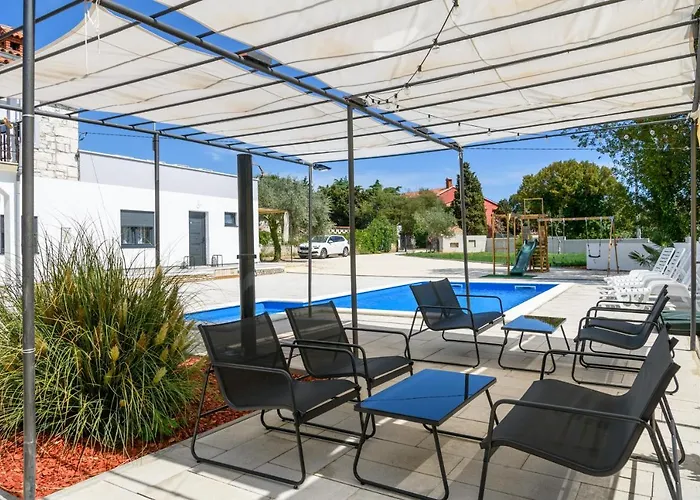 Summer House Nina Apartman Pavicini