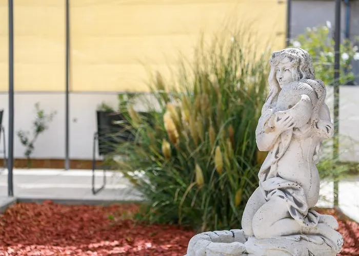 Summer House Nina Pavicini