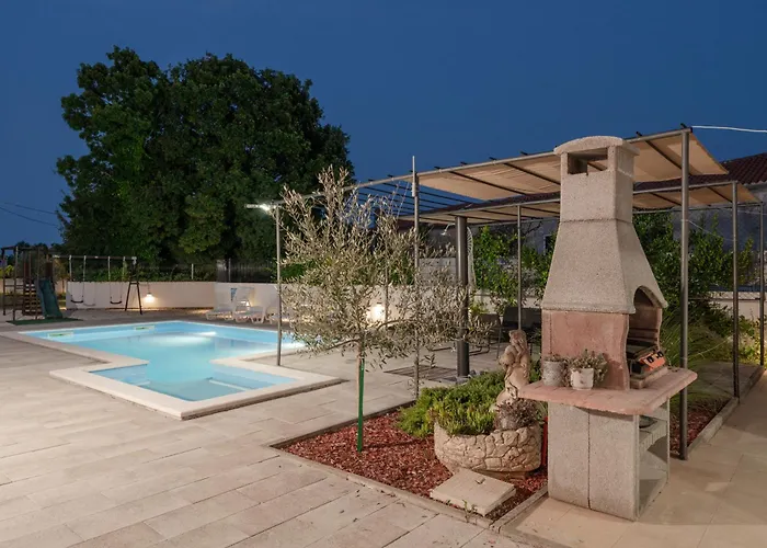 Summer House Nina * Pavicini